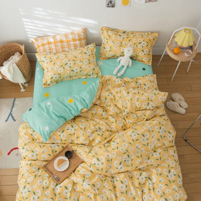 Geel Dekbedovertrek Met Kleine Bloemen